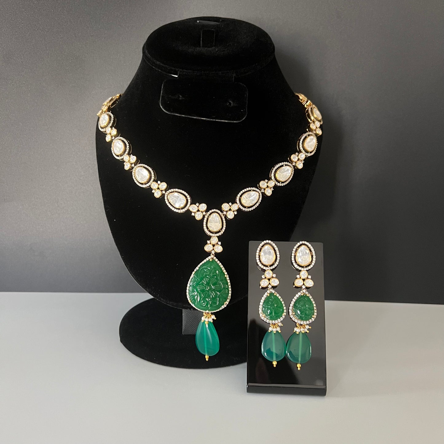 Moissanite "Pear Shaped" Adjustable Set With Carved Stone