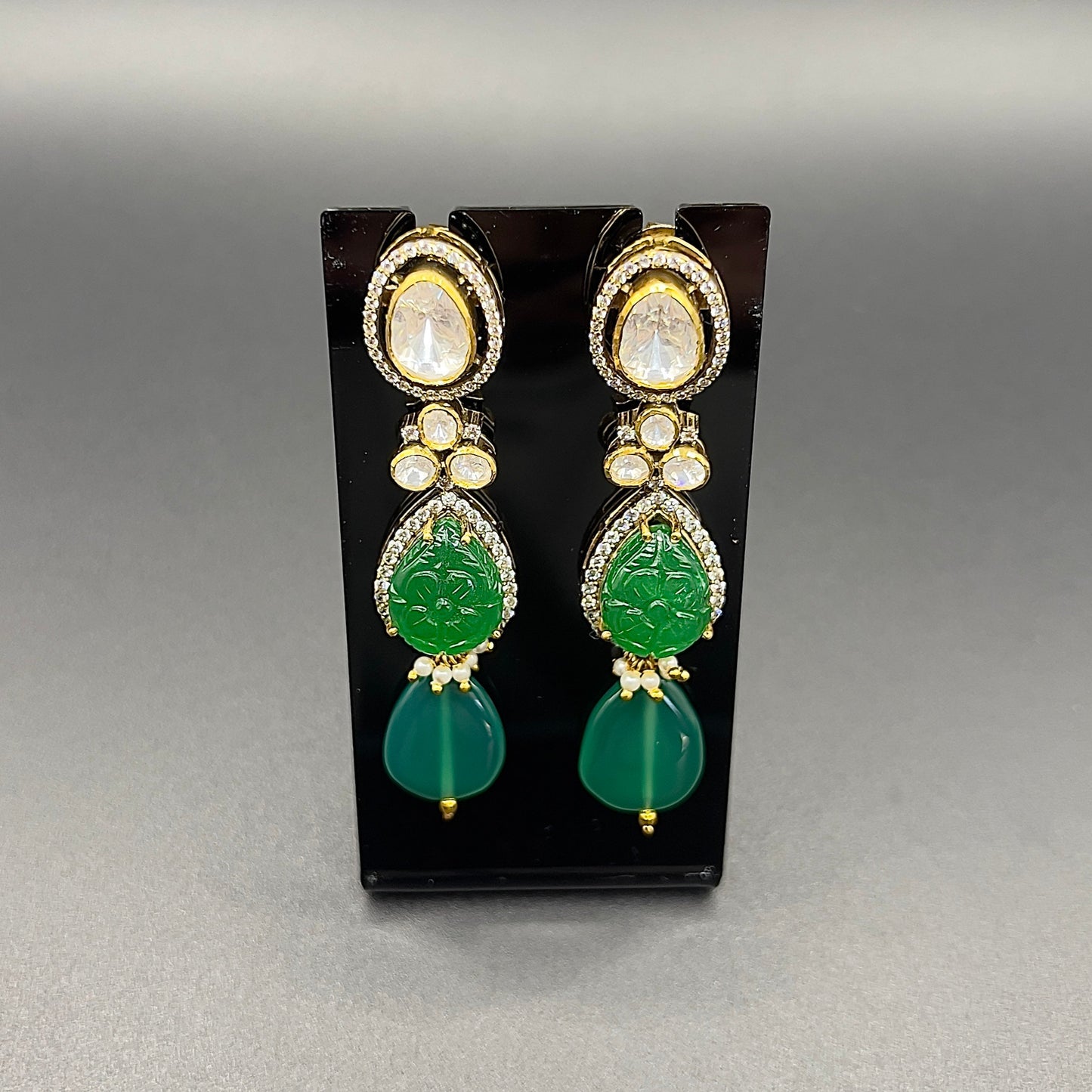Moissanite "Pear Shaped" Adjustable Set With Carved Stone